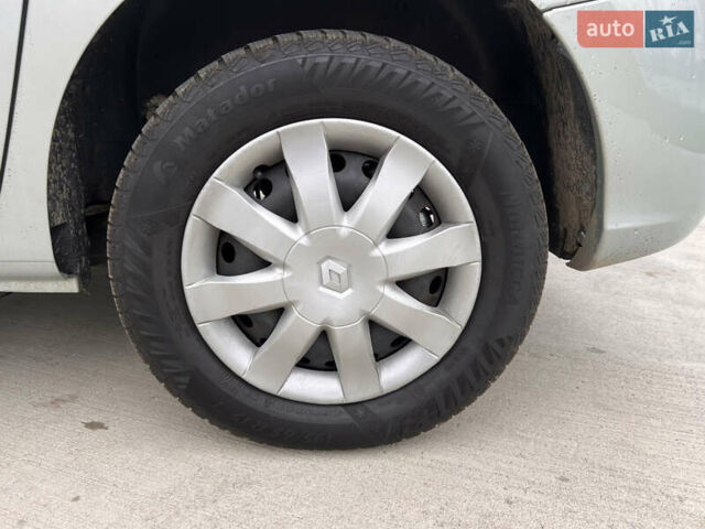 Серый Рено Кенгу, объемом двигателя 1.6 л и пробегом 245 тыс. км за 8200 $, фото 21 на Automoto.ua