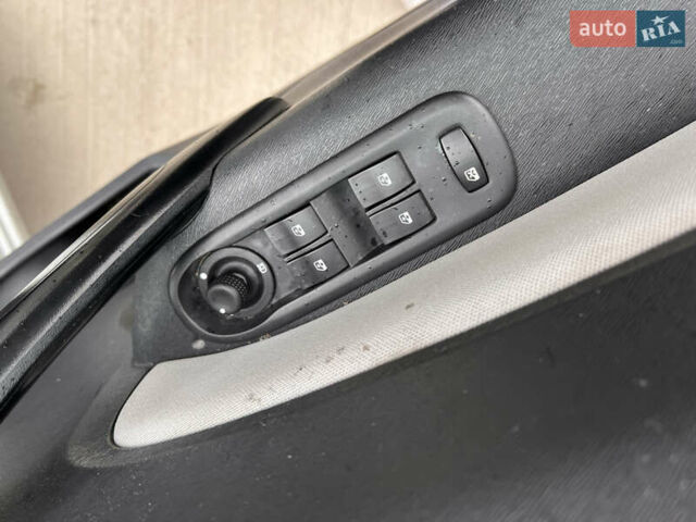 Серый Рено Кенгу, объемом двигателя 1.6 л и пробегом 245 тыс. км за 8200 $, фото 15 на Automoto.ua