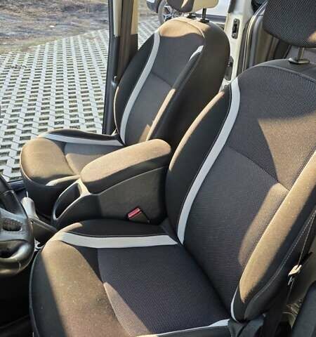 Серый Рено Кенгу, объемом двигателя 1.46 л и пробегом 180 тыс. км за 12500 $, фото 11 на Automoto.ua