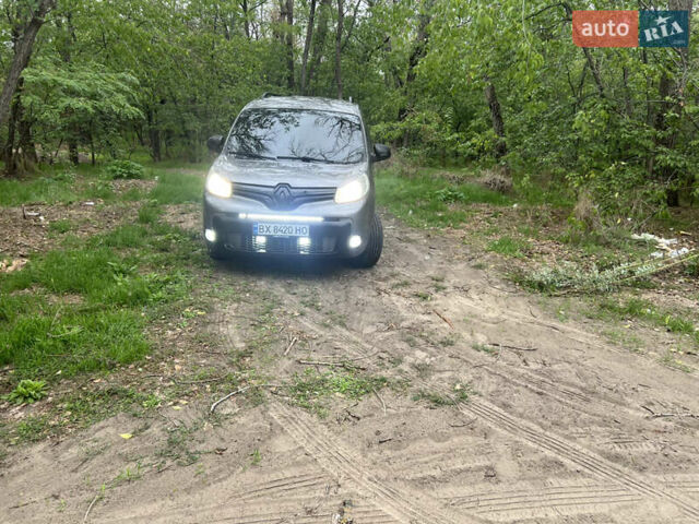 Серый Рено Кенгу, объемом двигателя 1.46 л и пробегом 256 тыс. км за 12300 $, фото 18 на Automoto.ua
