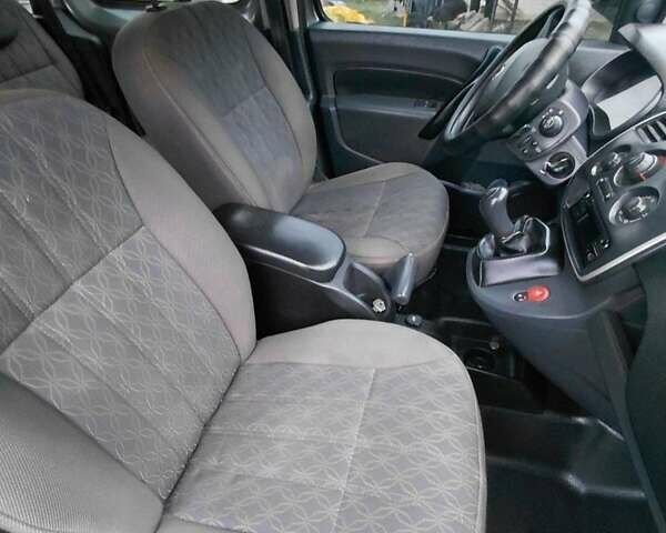 Серый Рено Кенгу, объемом двигателя 1.5 л и пробегом 240 тыс. км за 10300 $, фото 12 на Automoto.ua