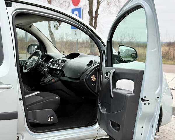 Сірий Рено Кєнгу, об'ємом двигуна 1.6 л та пробігом 172 тис. км за 7700 $, фото 103 на Automoto.ua