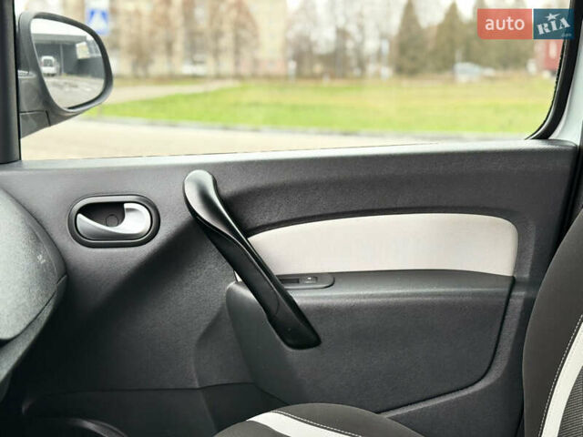 Сірий Рено Кєнгу, об'ємом двигуна 1.6 л та пробігом 172 тис. км за 7700 $, фото 54 на Automoto.ua