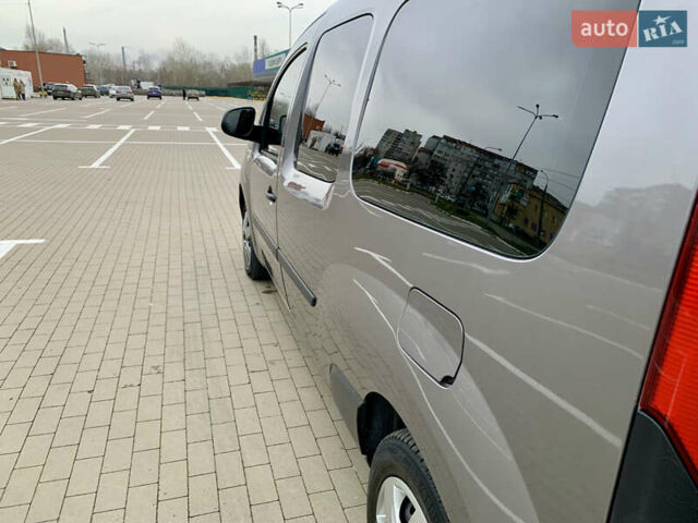 Серый Рено Кенгу, объемом двигателя 1.5 л и пробегом 308 тыс. км за 7999 $, фото 5 на Automoto.ua