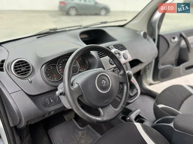Серый Рено Кенгу, объемом двигателя 1.6 л и пробегом 245 тыс. км за 8200 $, фото 12 на Automoto.ua