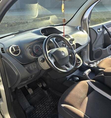 Серый Рено Кенгу, объемом двигателя 1.46 л и пробегом 180 тыс. км за 12500 $, фото 9 на Automoto.ua