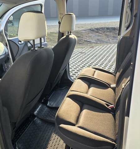 Серый Рено Кенгу, объемом двигателя 1.46 л и пробегом 180 тыс. км за 12500 $, фото 8 на Automoto.ua