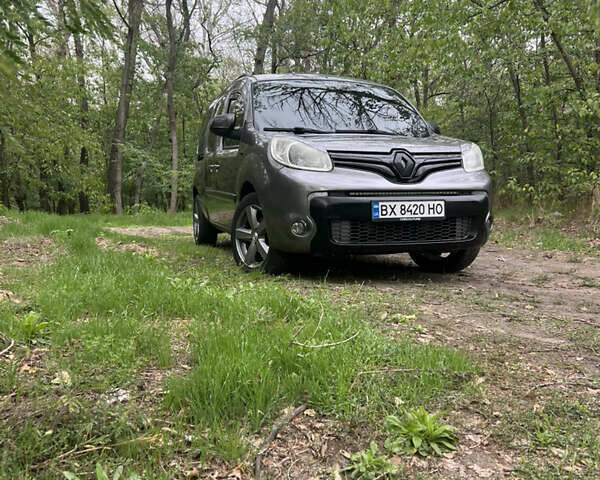 Серый Рено Кенгу, объемом двигателя 1.46 л и пробегом 256 тыс. км за 12300 $, фото 3 на Automoto.ua