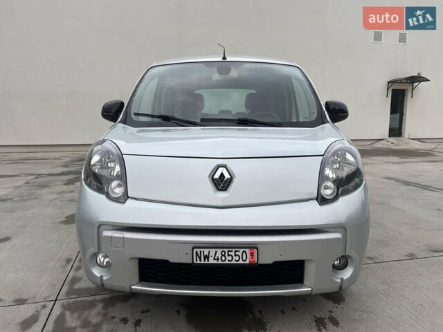 Рено Кенгу 2013 в Луцке на Automoto.ua Серый Рено Кенгу, объемом двигателя 1.6 л и пробегом 245 тыс. км за 8800 $, фото 1 на Automoto.ua