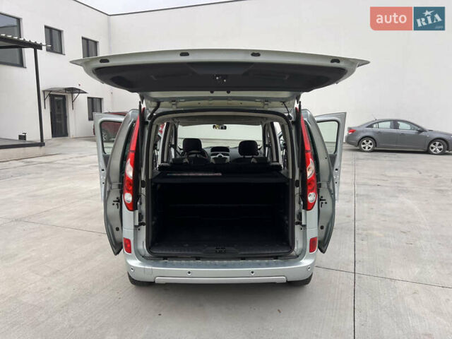 Серый Рено Кенгу, объемом двигателя 1.6 л и пробегом 245 тыс. км за 8200 $, фото 7 на Automoto.ua