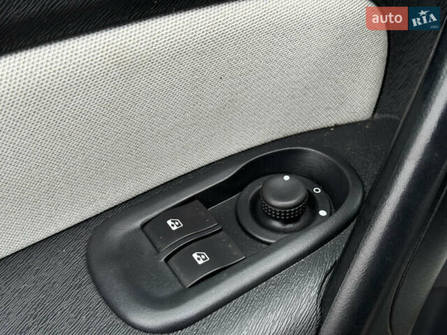 Сірий Рено Кєнгу, об'ємом двигуна 1.6 л та пробігом 172 тис. км за 7700 $, фото 45 на Automoto.ua