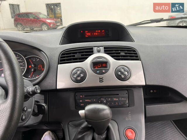 Серый Рено Кенгу, объемом двигателя 1.6 л и пробегом 245 тыс. км за 8200 $, фото 17 на Automoto.ua