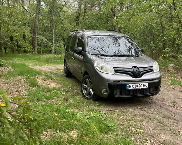 Серый Рено Кенгу, объемом двигателя 1.46 л и пробегом 256 тыс. км за 12300 $, фото 1 на Automoto.ua