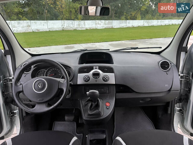 Рено Кенгу 2013 в Луцке на Automoto.ua Серый Рено Кенгу, объемом двигателя 1.6 л и пробегом 245 тыс. км за 8800 $, фото 10 на Automoto.ua