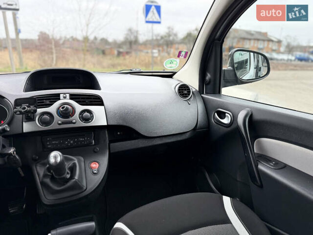 Сірий Рено Кєнгу, об'ємом двигуна 1.6 л та пробігом 172 тис. км за 7700 $, фото 36 на Automoto.ua