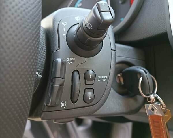 Серый Рено Кенгу, объемом двигателя 0 л и пробегом 105 тыс. км за 8900 $, фото 22 на Automoto.ua