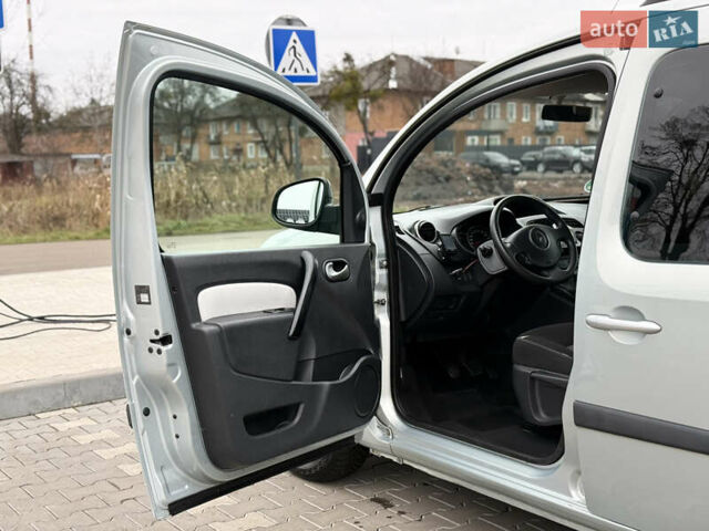 Сірий Рено Кєнгу, об'ємом двигуна 1.6 л та пробігом 172 тис. км за 7700 $, фото 43 на Automoto.ua