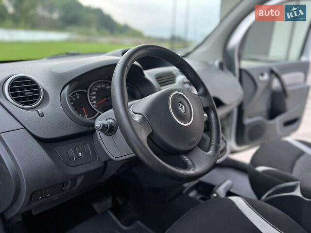 Рено Кенгу 2013 в Луцке на Automoto.ua Серый Рено Кенгу, объемом двигателя 1.6 л и пробегом 245 тыс. км за 8800 $, фото 9 на Automoto.ua
