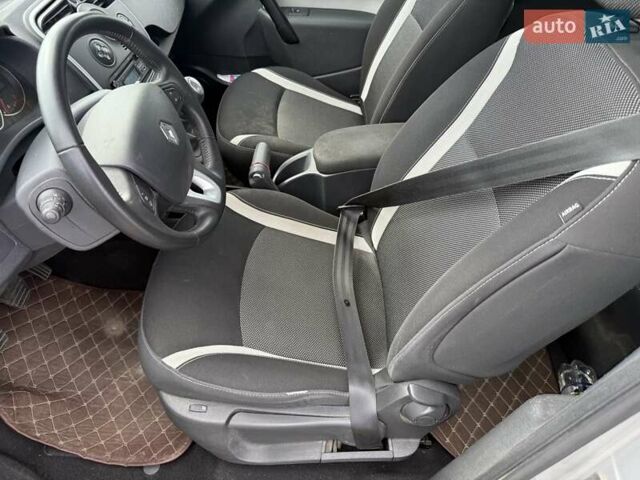 Серый Рено Кенгу, объемом двигателя 1.46 л и пробегом 110 тыс. км за 11500 $, фото 8 на Automoto.ua