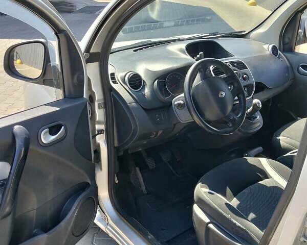 Рено Кенгу 2013 в Львове на Automoto.ua Серый Рено Кенгу, объемом двигателя 1.46 л и пробегом 341 тыс. км за 7200 $, фото 7 на Automoto.ua