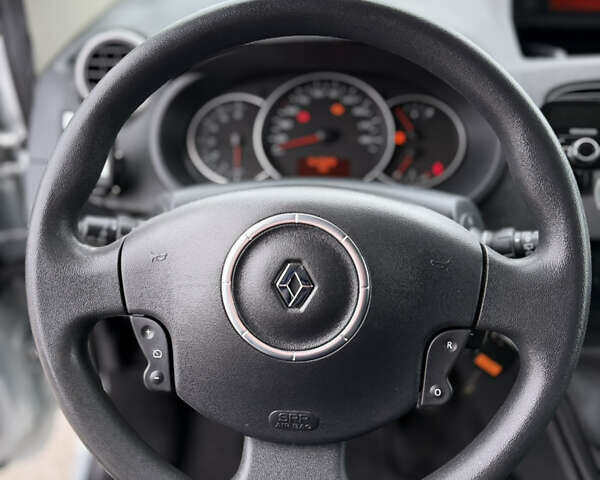 Сірий Рено Кєнгу, об'ємом двигуна 1.6 л та пробігом 172 тис. км за 7700 $, фото 60 на Automoto.ua