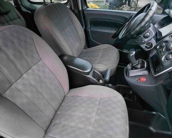 Серый Рено Кенгу, объемом двигателя 1.5 л и пробегом 240 тыс. км за 10300 $, фото 8 на Automoto.ua