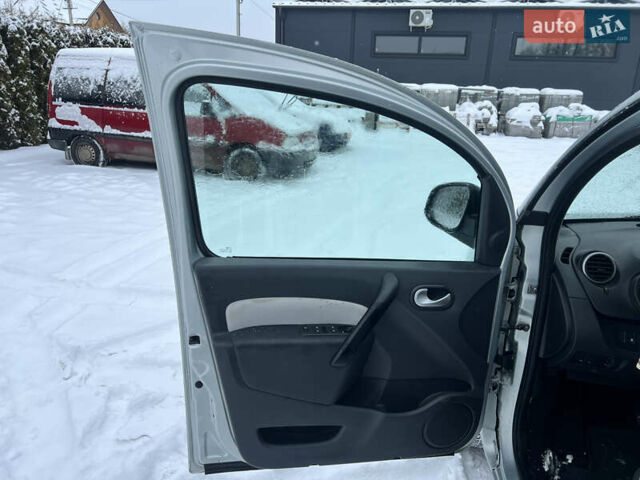 Серый Рено Кенгу, объемом двигателя 1.6 л и пробегом 245 тыс. км за 7900 $, фото 12 на Automoto.ua