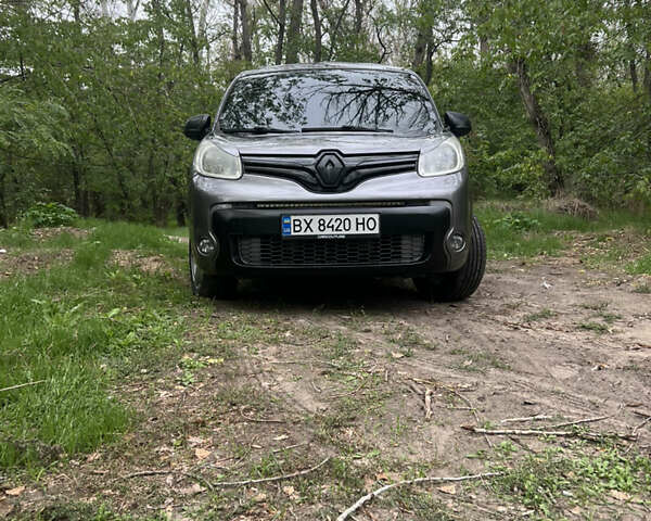 Серый Рено Кенгу, объемом двигателя 1.46 л и пробегом 256 тыс. км за 12300 $, фото 2 на Automoto.ua