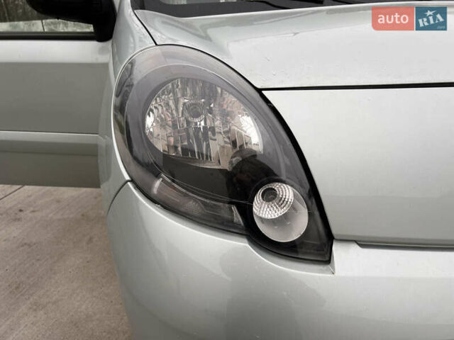 Серый Рено Кенгу, объемом двигателя 1.6 л и пробегом 245 тыс. км за 8200 $, фото 6 на Automoto.ua