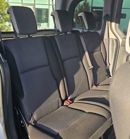 Серый Рено Кенгу, объемом двигателя 1.46 л и пробегом 180 тыс. км за 12500 $, фото 6 на Automoto.ua