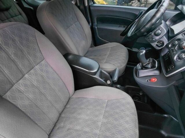 Сірий Рено Кєнгу, об'ємом двигуна 1.5 л та пробігом 240 тис. км за 10300 $, фото 9 на Automoto.ua