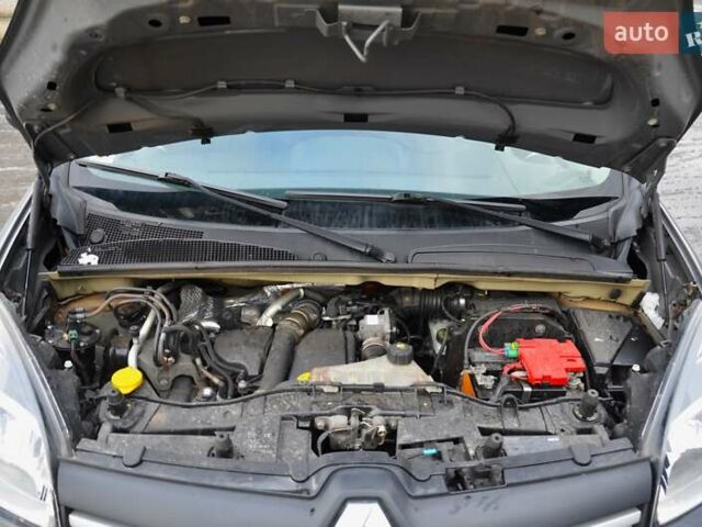 Сірий Рено Кєнгу, об'ємом двигуна 1.5 л та пробігом 280 тис. км за 8777 $, фото 36 на Automoto.ua