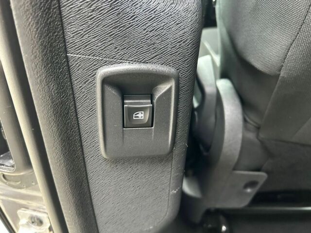 Серый Рено Кенгу, объемом двигателя 1.5 л и пробегом 140 тыс. км за 6400 $, фото 11 на Automoto.ua