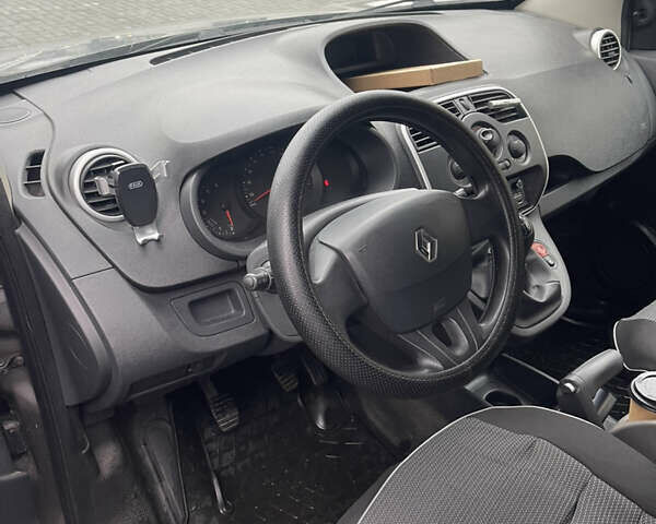 Серый Рено Кенгу, объемом двигателя 1.5 л и пробегом 300 тыс. км за 9700 $, фото 8 на Automoto.ua