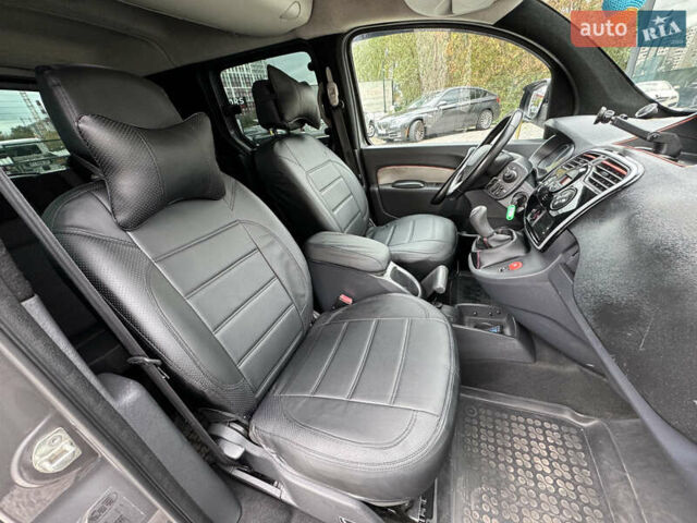 Серый Рено Кенгу, объемом двигателя 1.46 л и пробегом 216 тыс. км за 8490 $, фото 28 на Automoto.ua