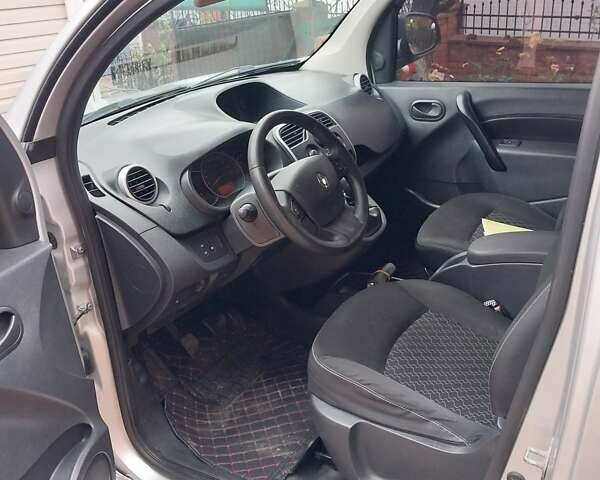 Серый Рено Кенгу, объемом двигателя 1.46 л и пробегом 270 тыс. км за 9600 $, фото 10 на Automoto.ua