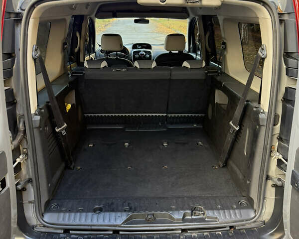 Рено Кєнгу 2014 у Києві на Automoto.ua Сірий Рено Кєнгу, об'ємом двигуна 1.46 л та пробігом 260 тис. км за 12700 $, фото 35 на Automoto.ua