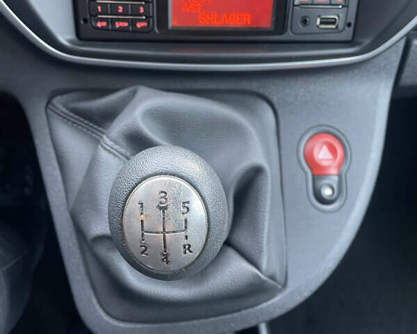 Серый Рено Кенгу, объемом двигателя 1.5 л и пробегом 226 тыс. км за 11400 $, фото 27 на Automoto.ua