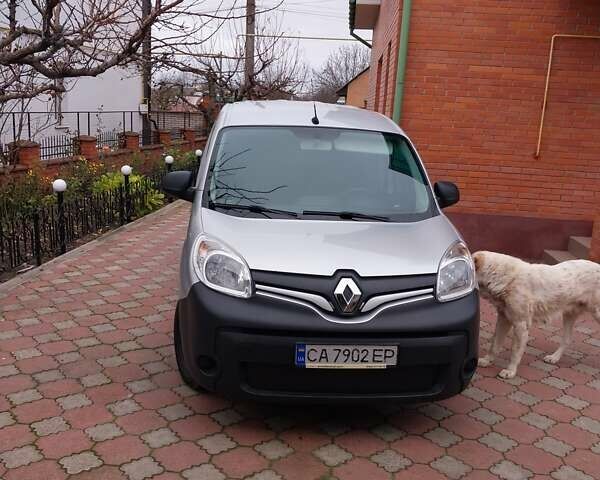 Серый Рено Кенгу, объемом двигателя 1.46 л и пробегом 270 тыс. км за 9600 $, фото 1 на Automoto.ua