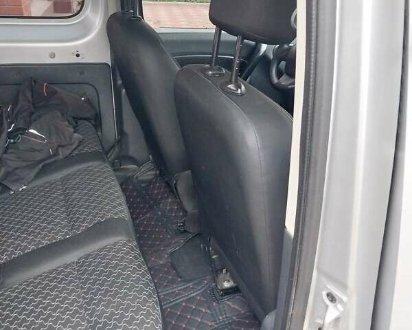 Серый Рено Кенгу, объемом двигателя 1.46 л и пробегом 270 тыс. км за 9600 $, фото 6 на Automoto.ua