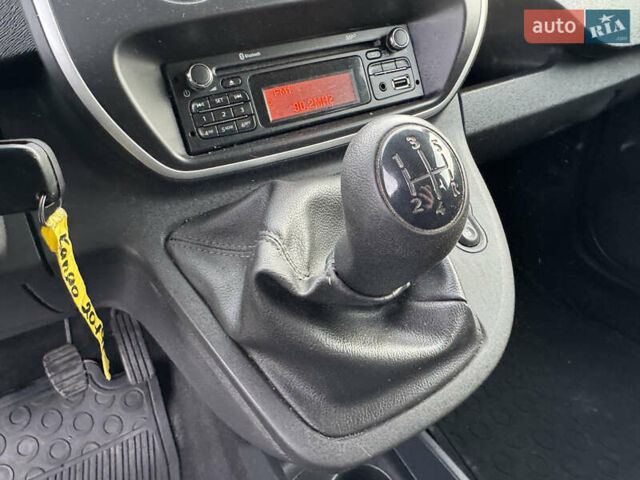 Серый Рено Кенгу, объемом двигателя 1.5 л и пробегом 163 тыс. км за 9600 $, фото 16 на Automoto.ua