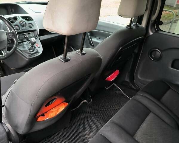 Серый Рено Кенгу, объемом двигателя 1.46 л и пробегом 265 тыс. км за 11900 $, фото 6 на Automoto.ua