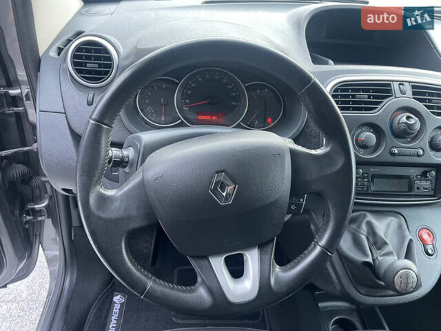 Серый Рено Кенгу, объемом двигателя 1.5 л и пробегом 226 тыс. км за 11400 $, фото 19 на Automoto.ua