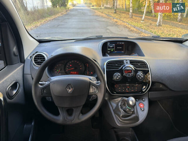 Рено Кєнгу 2014 у Києві на Automoto.ua Сірий Рено Кєнгу, об'ємом двигуна 1.46 л та пробігом 260 тис. км за 12700 $, фото 24 на Automoto.ua