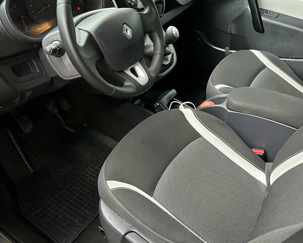 Серый Рено Кенгу, объемом двигателя 1.5 л и пробегом 200 тыс. км за 12700 $, фото 17 на Automoto.ua