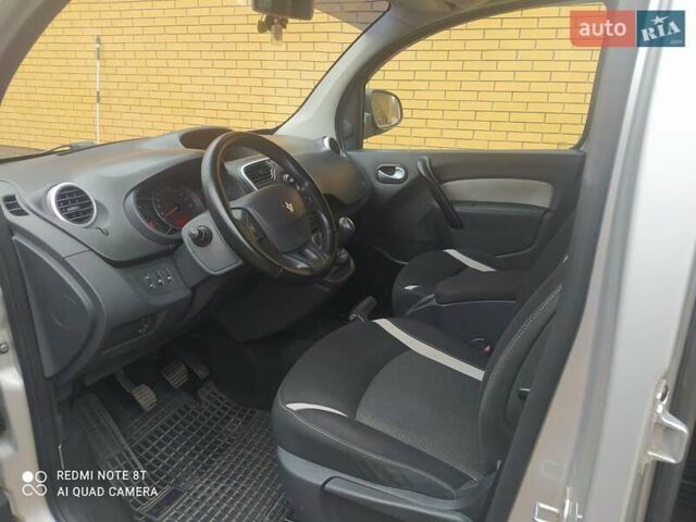 Серый Рено Кенгу, объемом двигателя 1.46 л и пробегом 223 тыс. км за 10770 $, фото 3 на Automoto.ua