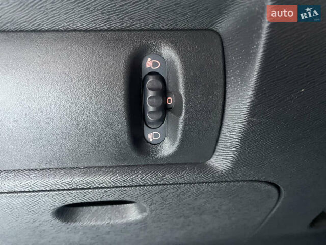 Серый Рено Кенгу, объемом двигателя 1.5 л и пробегом 226 тыс. км за 11400 $, фото 31 на Automoto.ua