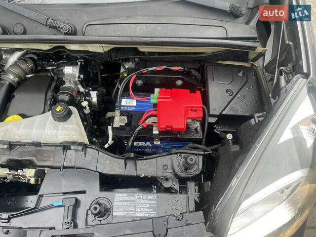 Серый Рено Кенгу, объемом двигателя 1.5 л и пробегом 225 тыс. км за 11700 $, фото 42 на Automoto.ua