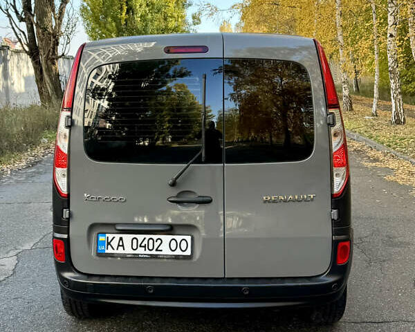 Рено Кєнгу 2014 у Києві на Automoto.ua Сірий Рено Кєнгу, об'ємом двигуна 1.46 л та пробігом 260 тис. км за 12700 $, фото 11 на Automoto.ua