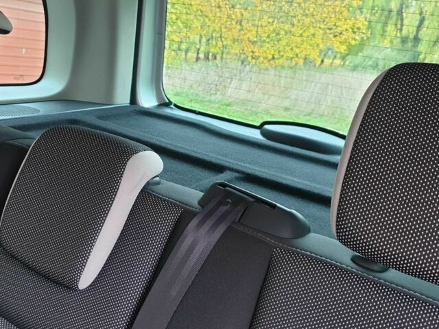 Серый Рено Кенгу, объемом двигателя 1.5 л и пробегом 182 тыс. км за 9800 $, фото 9 на Automoto.ua